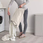 Cesto per la biancheria Joseph Joseph Tota Luxe 90L con separazione in bambù - Ecru