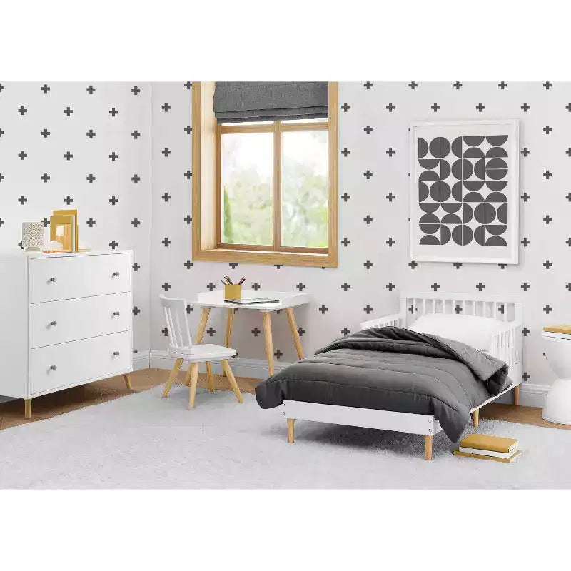 Delta Children Jordan Lettino per Bambini - Bianco: Culla/Lettino Standard, Struttura in Pino, Stile Moderno