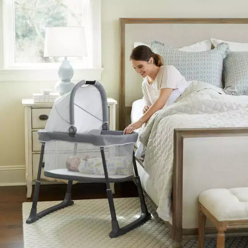 Graco Pack 'n Play Day2Dream Travel Bassinet Playard - Lo: Capacità massima di peso 14,5 kg, fasciatoio, borsa per il trasporto