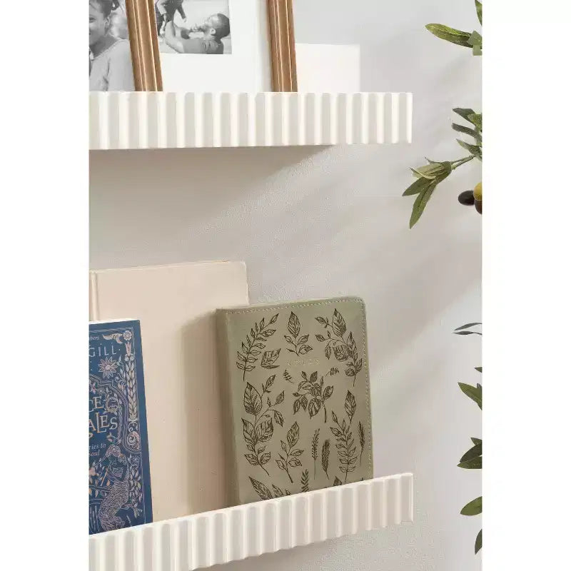 Kate & Laurel All Things Decor Mensole a sporgenza Furrow, Set da 2, Bianche