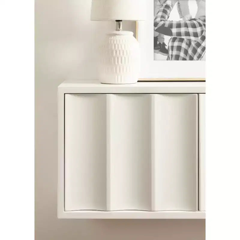 Kate & Laurel All Things Decor 30"x10"x14" Armadietto a Muro con Scallop Sartell Bianco