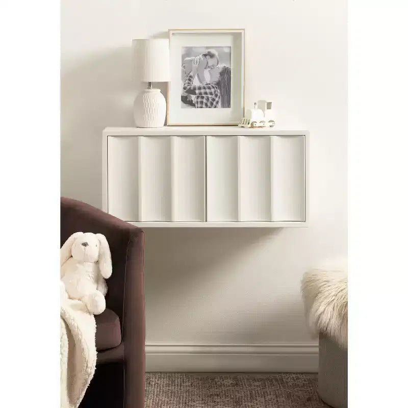 Kate & Laurel All Things Decor 30"x10"x14" Armadietto a Muro con Scallop Sartell Bianco