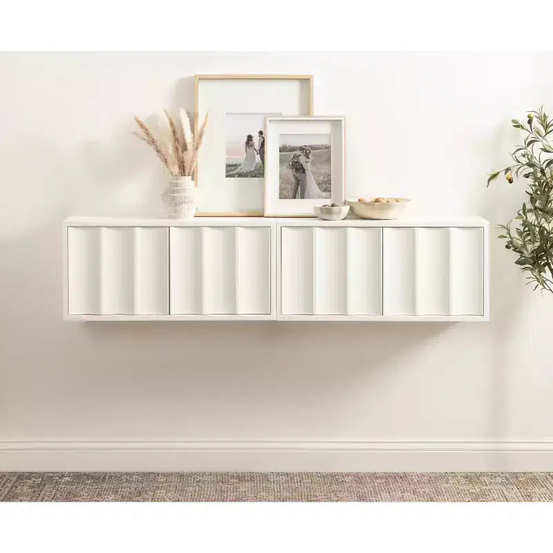 Kate & Laurel All Things Decor 30"x10"x14" Armadietto a Muro con Scallop Sartell Bianco