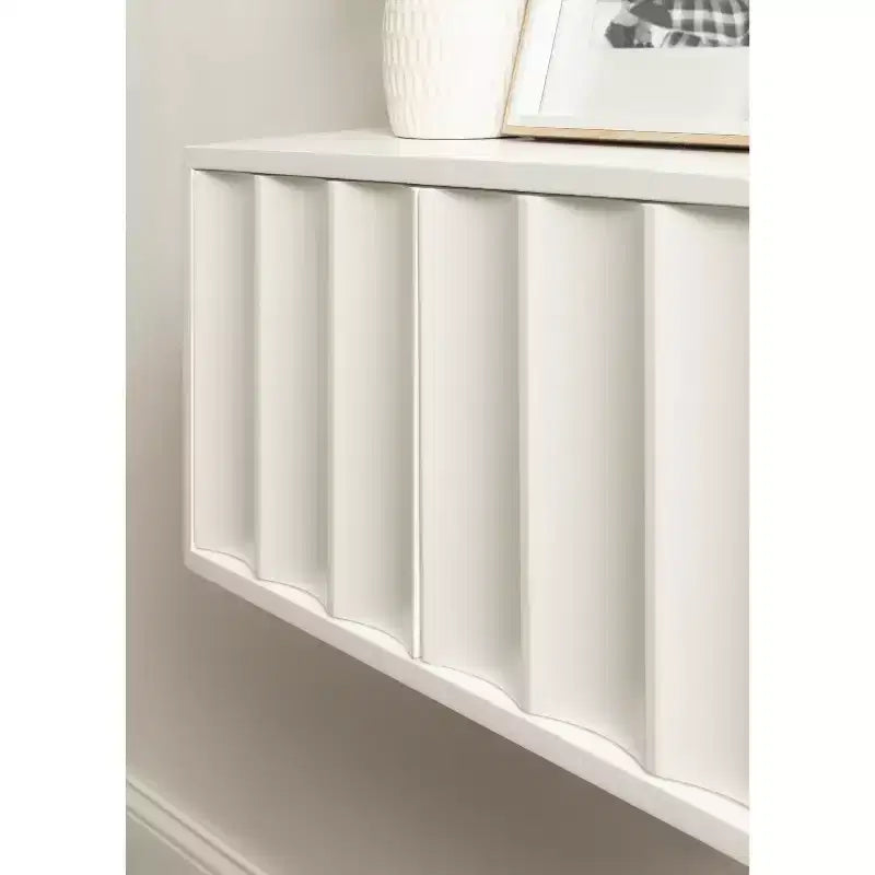 Kate & Laurel All Things Decor 30"x10"x14" Armadietto a Muro con Scallop Sartell Bianco