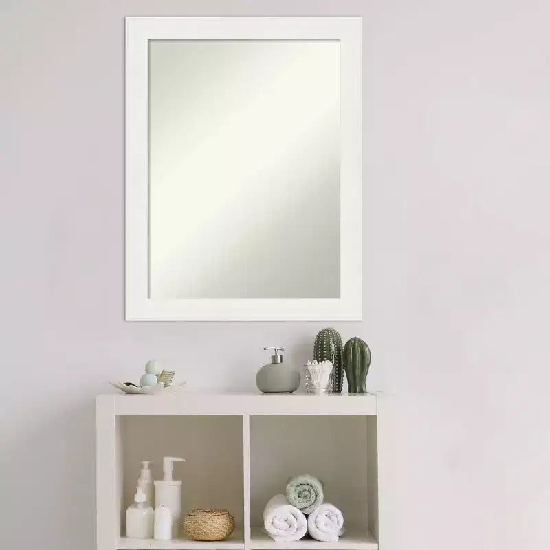 Amanti Art 22"x28" Specchio da parete non smussato per bagno Vanity White Narrow: cornice in polistirene, include hardware per il montaggio