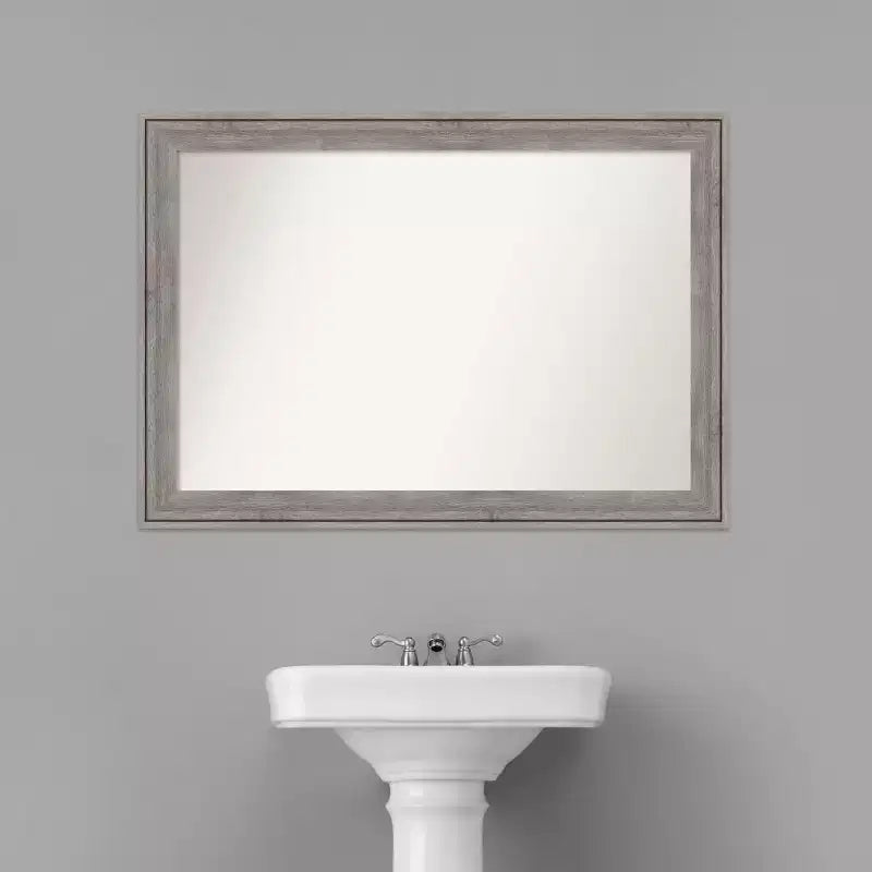 Specchio da parete per bagno Amanti Art Regis Barnwood Gray in legno, senza bisello, 41" x 29": Rettangolare moderno, include ferramenta per il montaggio