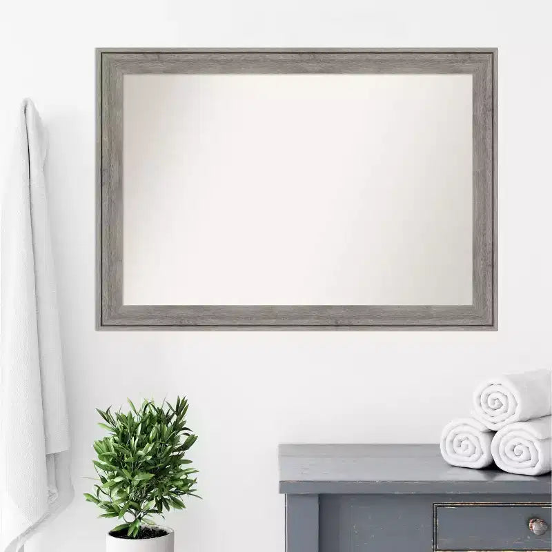 Specchio da parete per bagno Amanti Art Regis Barnwood Gray in legno, senza bisello, 41" x 29": Rettangolare moderno, include ferramenta per il montaggio