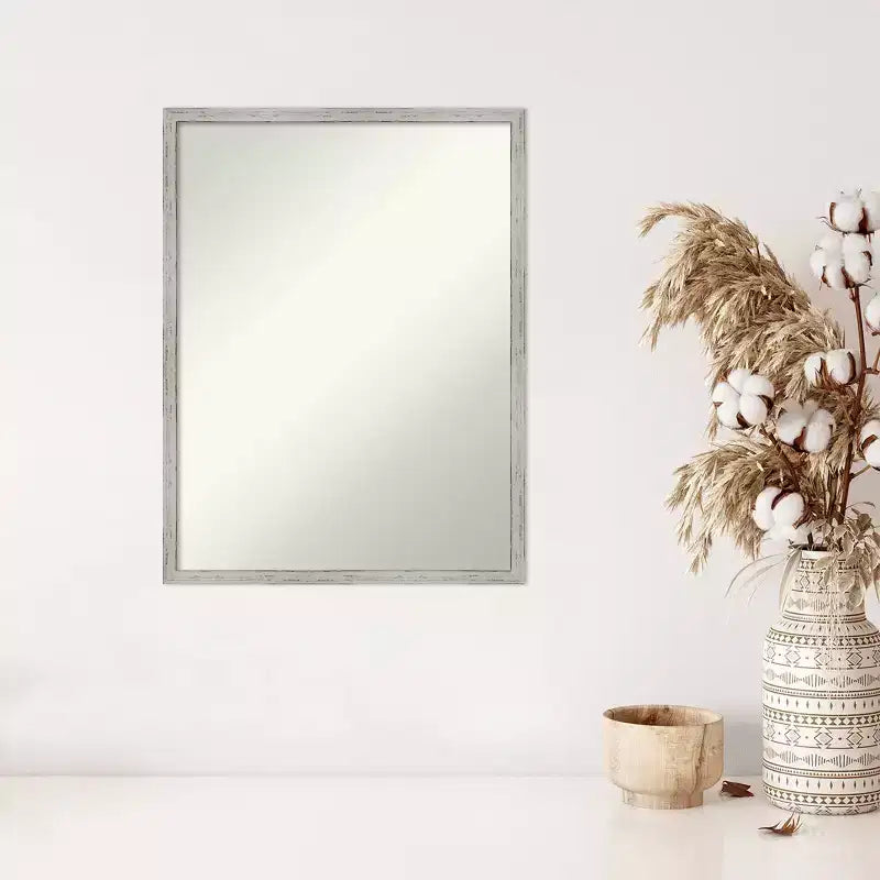 Specchio da parete stretto in legno bianco con shiplap senza smussatura 19" x 25" - Amanti Art: Rettangolare moderno, include hardware di montaggio