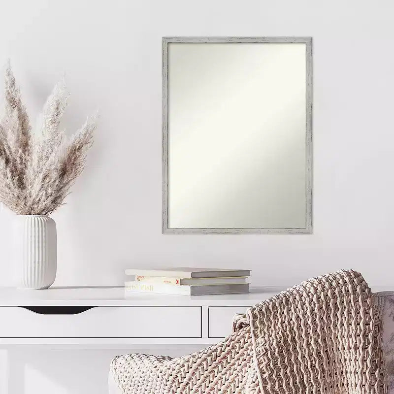 Specchio da parete stretto in legno bianco con shiplap senza smussatura 19" x 25" - Amanti Art: Rettangolare moderno, include hardware di montaggio
