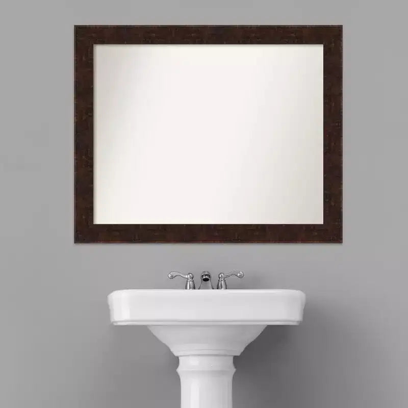 Specchio da parete stretto William in bronzo marmorizzato 32" x 26": Moderno, Rettangolare, Nessun assemblaggio - Amanti Art