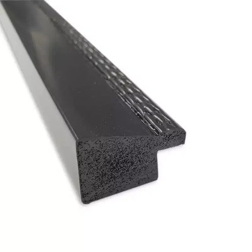 Specchio da parete stretto nero Avon non smussato da 38" x 26" - Amanti Art: Cornice moderna in polistirene, include accessori per il montaggio
