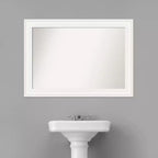 Specchio da parete per bagno Amanti Art 42" x 30" senza bordo smussato bianco Ridge: rettangolare moderno, include l'hardware di montaggio