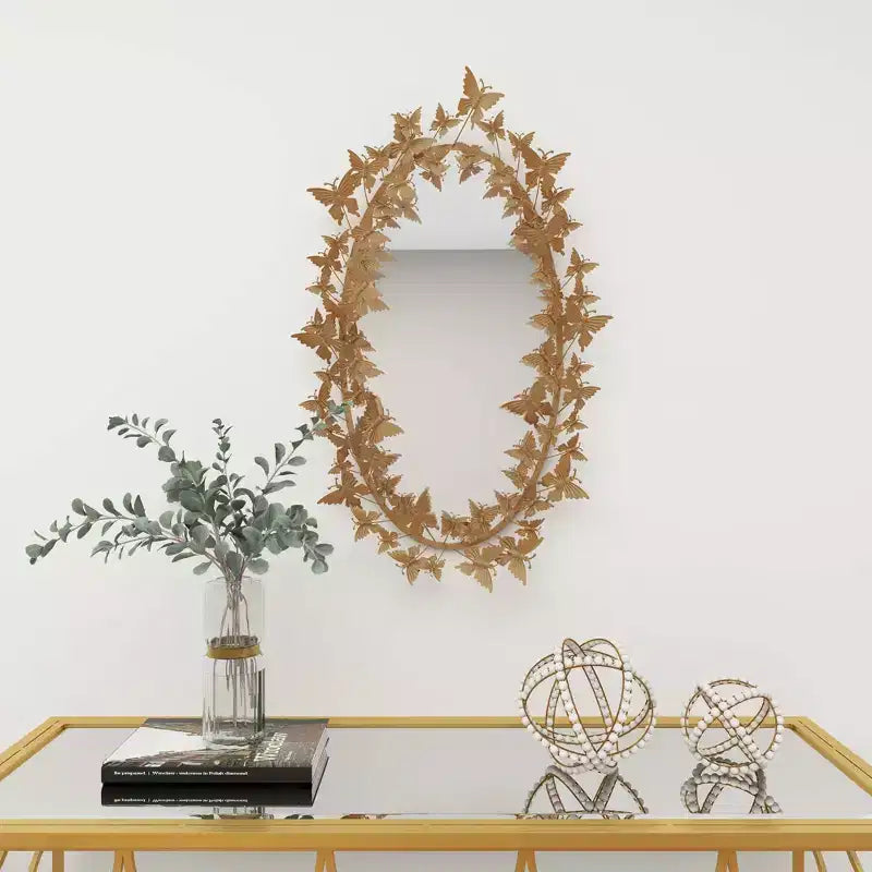 Specchio da parete farfalla Glam Metal oro - Olivia & May: Struttura in ferro, forma rotonda, nessun montaggio richiesto
