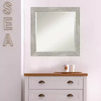 Specchio da parete stretto con cornice Dove, 24" x 24", finitura Graywash - Amanti Art
