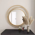 Specchio da parete in metallo con cornice ad anelli sovrapposti oro - Olivia & May: Stile contemporaneo, cornice in ferro, 38.38"