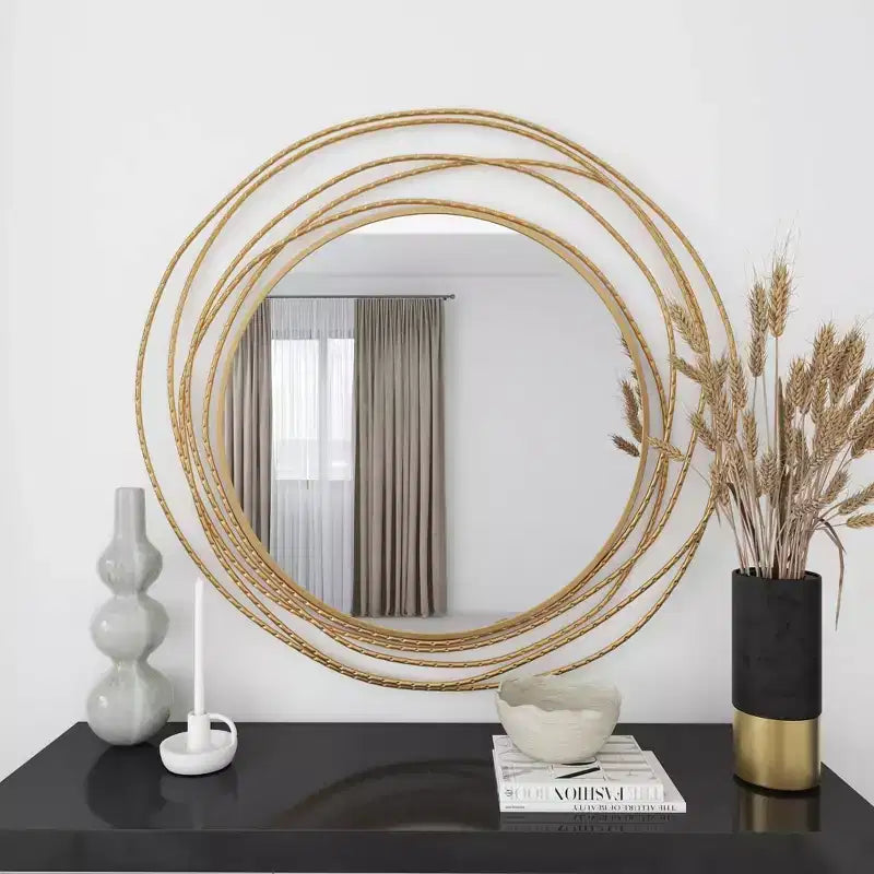 Specchio da parete in metallo con cornice ad anelli sovrapposti oro - Olivia & May: Stile contemporaneo, cornice in ferro, 38.38"