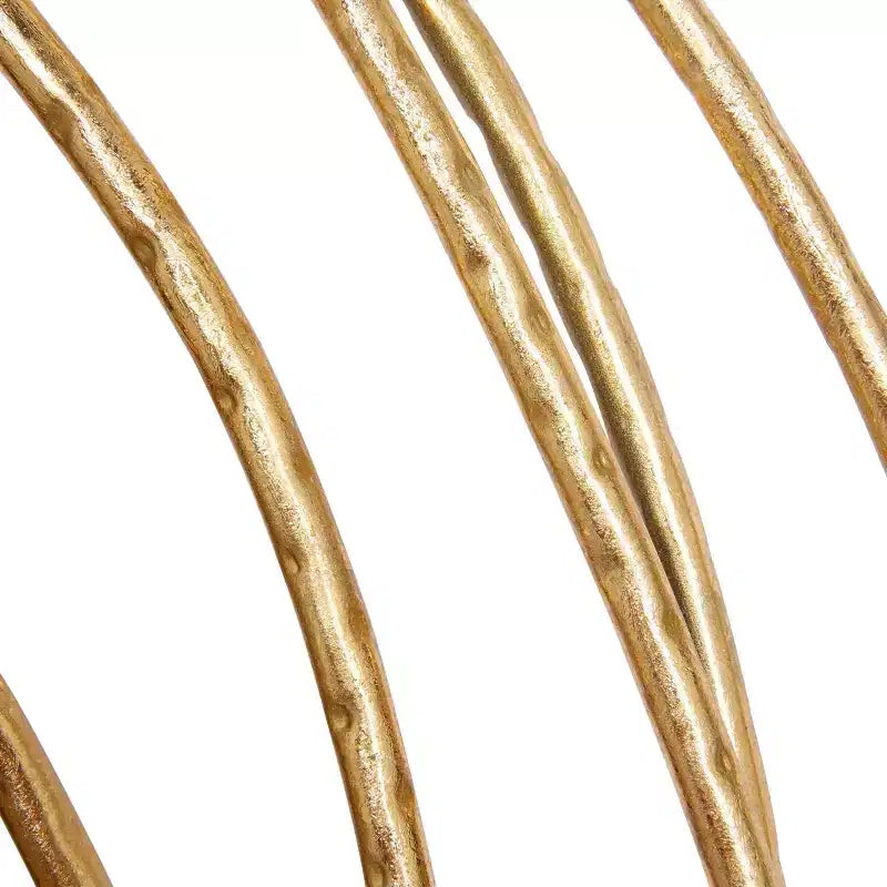 Specchio da parete in metallo con cornice ad anelli sovrapposti oro - Olivia & May: Stile contemporaneo, cornice in ferro, 38.38"