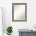 Specchio da parete per bagno in legno Regis Barnwood grigio 23" x 29" senza smussatura - Amanti Art