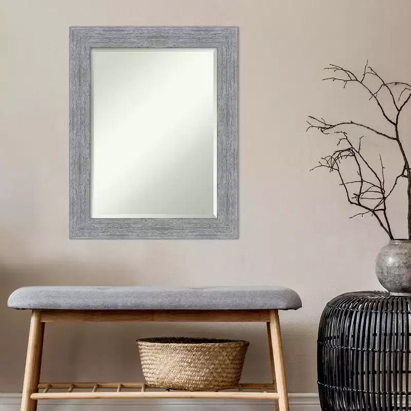 Amanti Art 23" x 29" Specchio da parete con cornice rustica effetto corteccia grigia : Vetro smussato, Cornice in polistirolo, Nessun assemblaggio richiesto