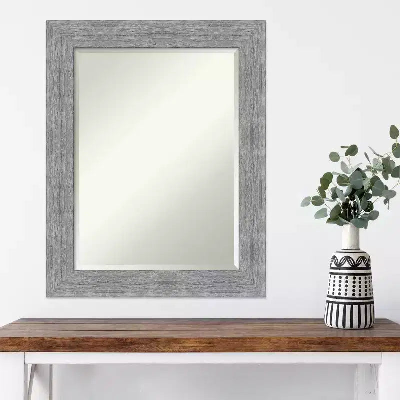 Amanti Art 23" x 29" Specchio da parete con cornice rustica effetto corteccia grigia : Vetro smussato, Cornice in polistirolo, Nessun assemblaggio richiesto