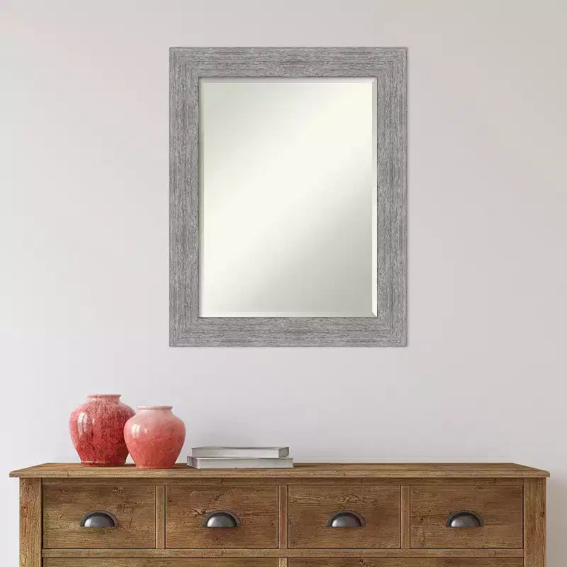 Amanti Art 23" x 29" Specchio da parete con cornice rustica effetto corteccia grigia : Vetro smussato, Cornice in polistirolo, Nessun assemblaggio richiesto