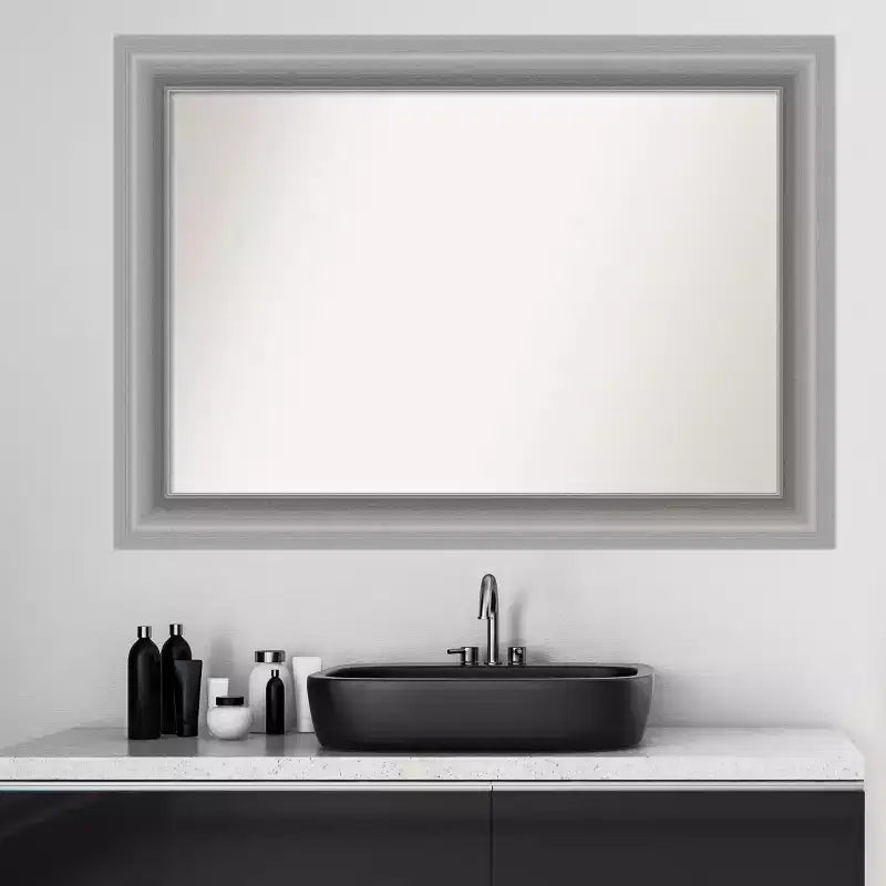 Specchio da parete Amanti Art 42" x 30" in nichel lucido, con bordo piatto, modello Peak: Include l'hardware per il montaggio