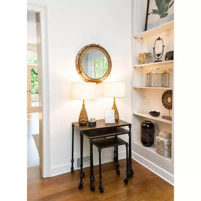 Specchio oblò rotondo in metallo invecchiato dorato da 22" - Storied Home: Stile moderno, Nessun assemblaggio, Montaggio a parete