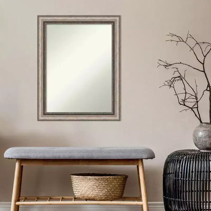 Specchio da parete Lyla ornato con cornice, non smussato, 55,9 cm x 71,1 cm, Argento - Amanti Art: Include l'hardware per il montaggio