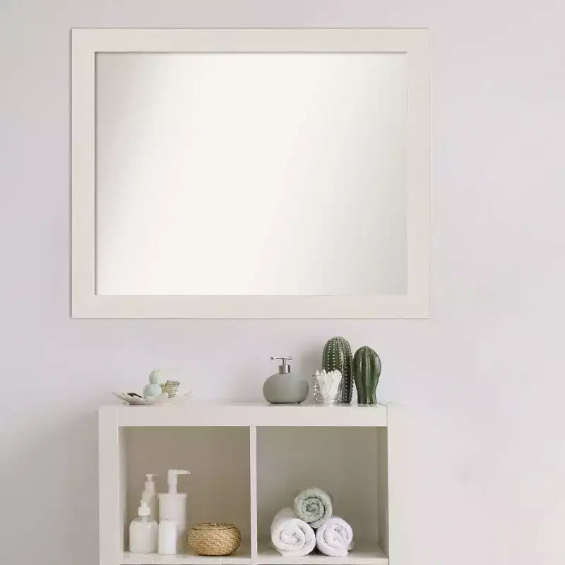 Specchio da parete stretto da bagno 32" x 26" con assi rustiche bianche: montaggio a parete, cornice in polistirene - Amanti Art
