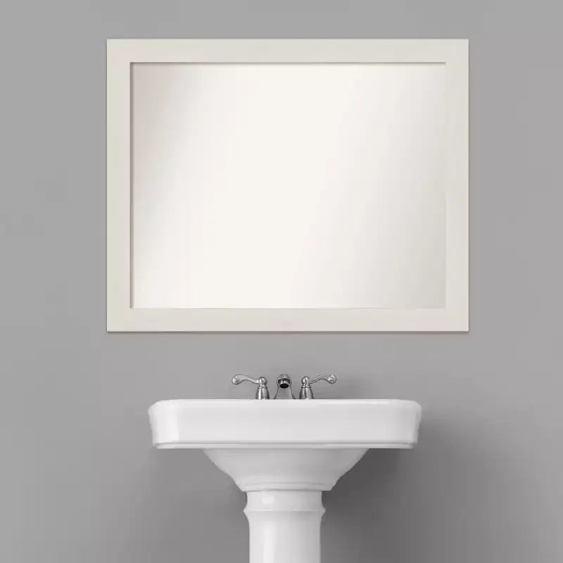Specchio da parete stretto da bagno 32" x 26" con assi rustiche bianche: montaggio a parete, cornice in polistirene - Amanti Art