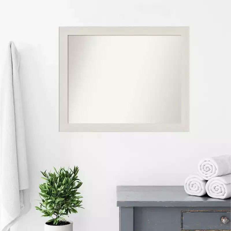 Specchio da parete stretto da bagno 32" x 26" con assi rustiche bianche: montaggio a parete, cornice in polistirene - Amanti Art