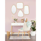 Set da 4 specchi da parete in legno dalle forme varie - Oro - CosmoLiving by Cosmopolitan: Cornice moderna in ferro, Montaggio a parete, Nessun assemblaggio richiesto