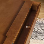 Scrivania Felicity con prese integrate| ART OF LIVING DESIGNS