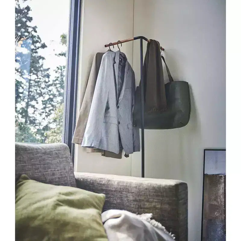 Yamazaki Home - Appendiabiti a Colonna ad Angolo (63 H) - Acciaio + Legno