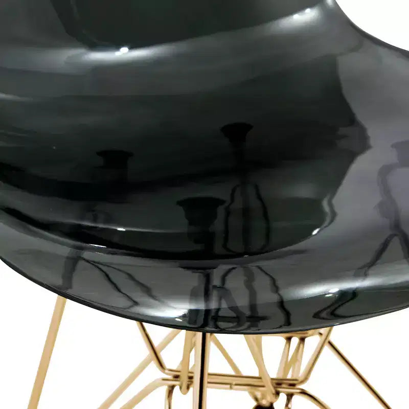LeisureMod Cresco Sedie da pranzo moderne in acrilico (set da 4) Base cromata dorata Eiffel, eleganti sedie d'accento per sale da pranzo e cucine contemporanee