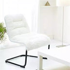 Sedia lounge Zenree con telaio in metallo imbottito e seduta in finto shearling, bianca