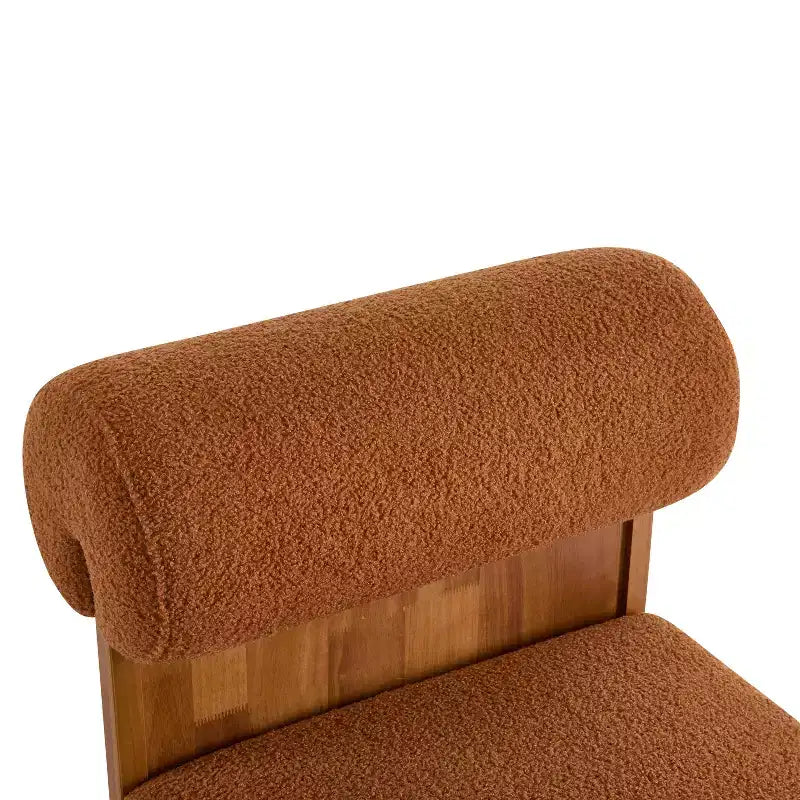 Christopher Knight Home Pedro Sedia di design imbottita in bouclé con struttura in legno di gomma e schienale arrotolato