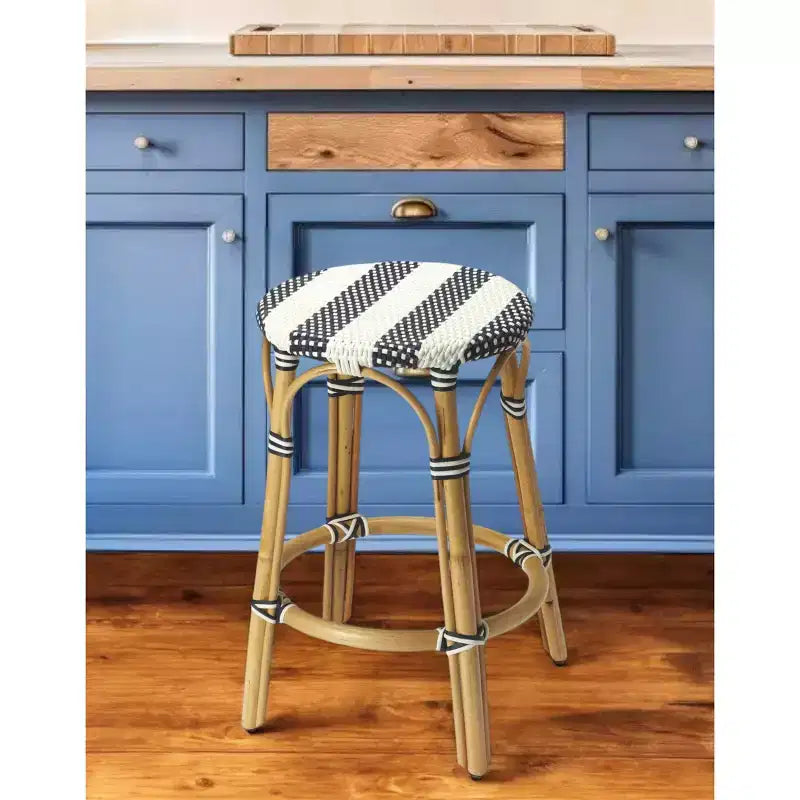 24 Sgabelli da bar senza schienale in rattan blu, bianco e naturale, altezza bancone