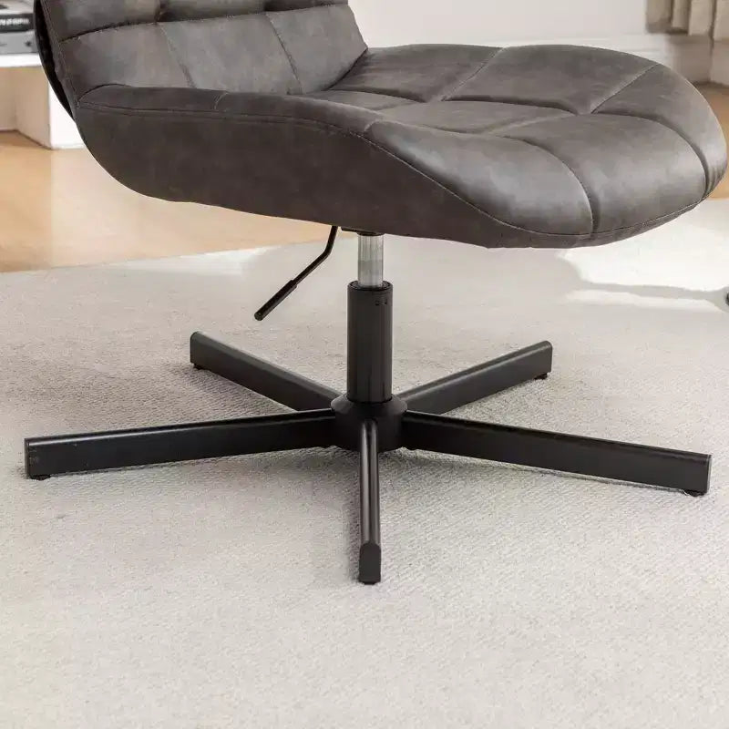 Poltrona girevole Arlena Roundhill Furniture in similpelle trapuntata