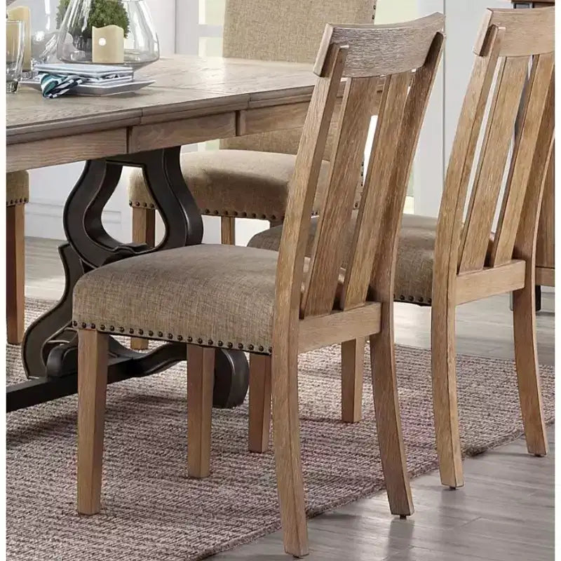 Simple Relax Set di 2 sedie laterali in tessuto e legno con borchie decorative, design in acero