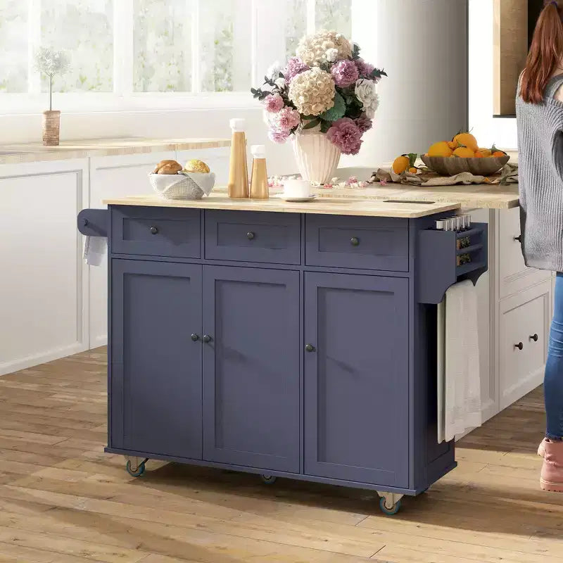 HOMCOM Isola Carrello Cucina con Stazione di Ricarica e Piano a Ribalta, Tavolo Isola da Cucina 135 cm con Piano in Legno, 3 Cassetti, Ripiano Regolabile