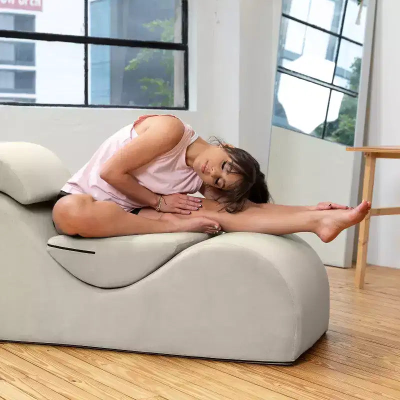 Avana Luvu Lounger - Chaise longue per Yoga, Esercizi, Massaggi - Schiuma ad alta densità - Prodotto negli USA - Grigio chiaro