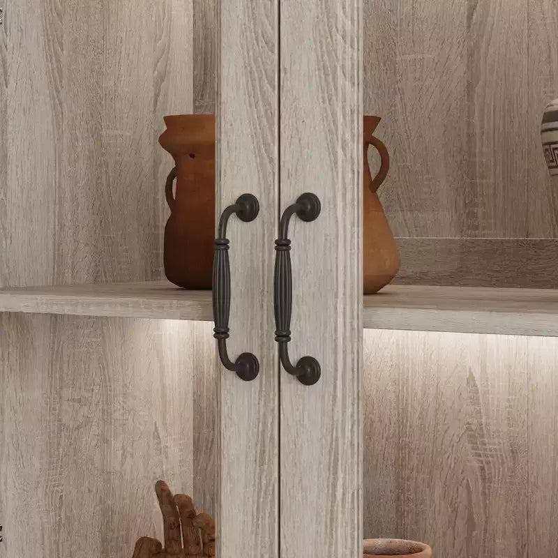 Famapy Vetrina Espositiva a 4 Ante in Vetro Finitura Rovere Grigio con Striscia LED Porte in Vetro Temperato Illuminazione a LED Credenza Dispensa
