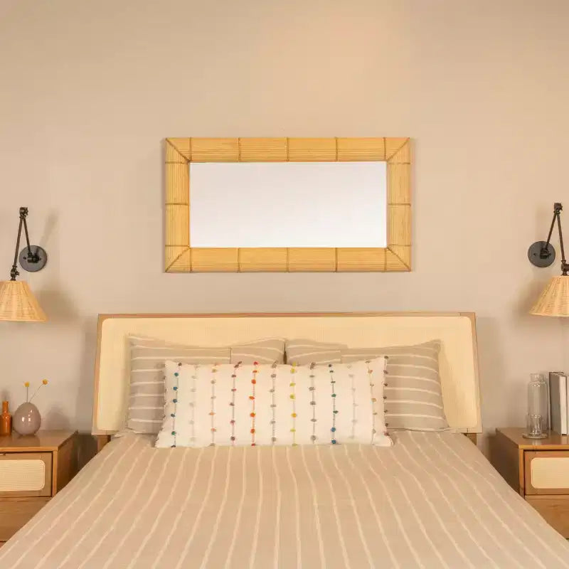 Specchio da parete quadrato in bambù Storied Home