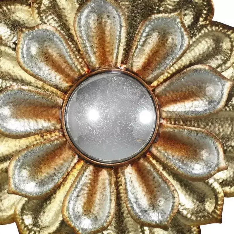 HomeRoots Specchio decorativo da parete con cornice in metallo dorato a forma di fiore 36