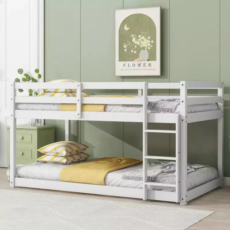 Letto a soppalco singolo Okak Rubber Wood, letto a castello a basso profilo con scaletta larga e doghe rinforzate, letto a soppalco multifunzionale per bambini e ragazzi