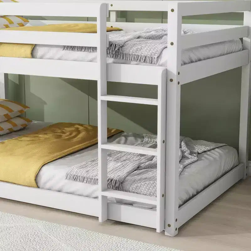 Letto a soppalco singolo Okak Rubber Wood, letto a castello a basso profilo con scaletta larga e doghe rinforzate, letto a soppalco multifunzionale per bambini e ragazzi