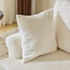 Poltrona accent girevole a barilotto Karl Home in velluto a coste beige per soggiorno
