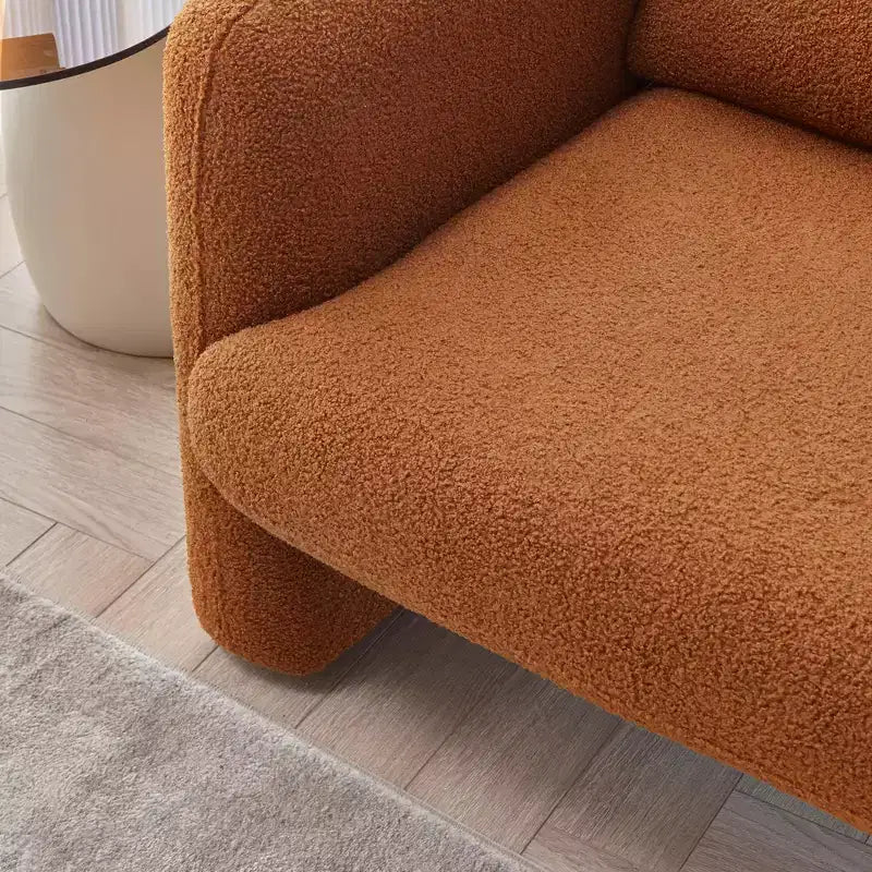 Divanetto moderno MAYEERTY in tessuto agnello con struttura in legno massello e cuscini decorativi inclusi