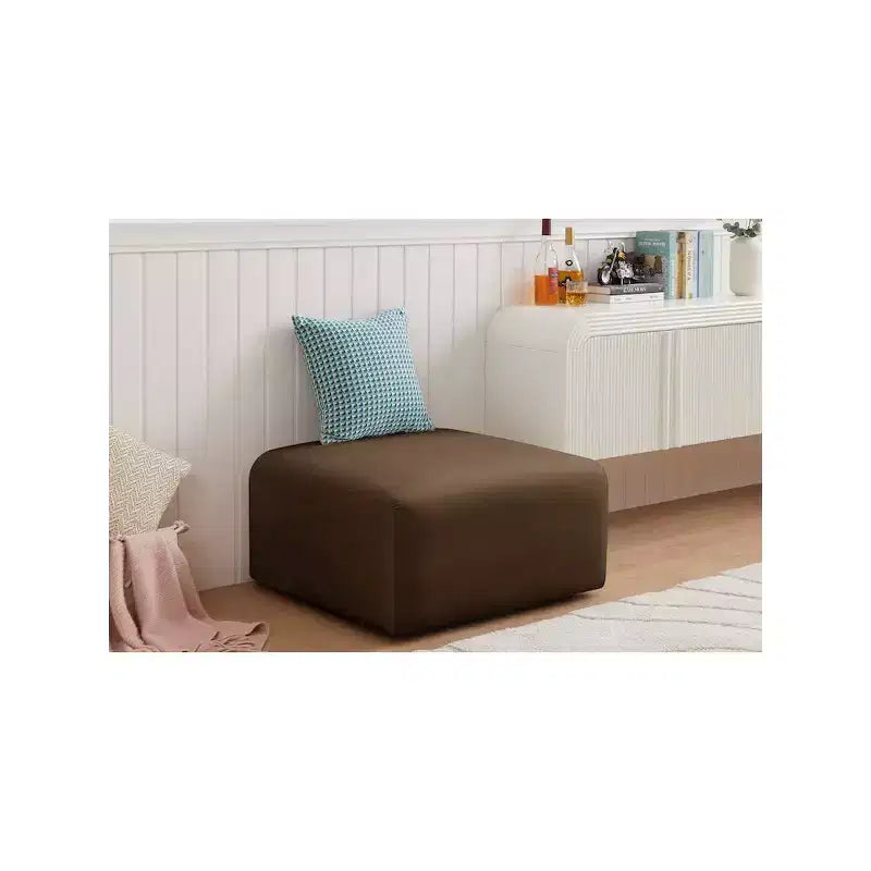 Meridian Furniture, Pouf in velluto Arc